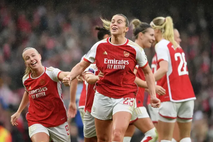Framed Print : Alessia Russo's Penalty Secures Arsenal's Super League Win over Chelsea (2023-24)
