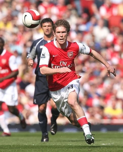 Alex Hleb in Action: Arsenal's Thrilling 2-1 Victory over Bolton Wanderers, FA Premiership, Emirates Stadium, London, April 14, 2007