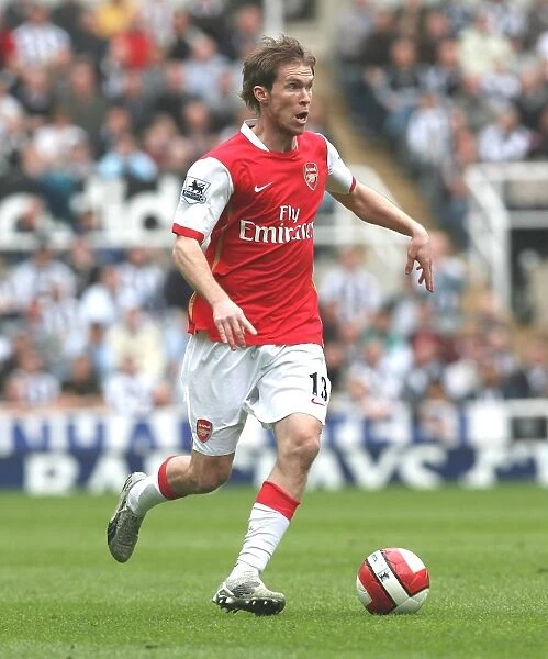 Alex Hleb in Action: Arsenal's Unbeaten Run at Newcastle United, FA Premiership, 2007