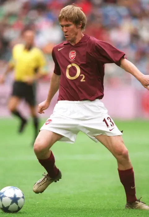 Framed Print : Alex Hleb in Action: Arsenal's Victory at the Amsterdam Tournament vs Porto, 2005
