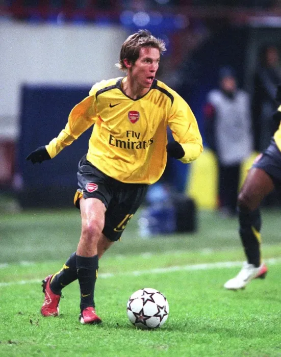 Framed Print : Alex Hleb (Arsenal) Framed Print : Alex Hleb (Arsenal)