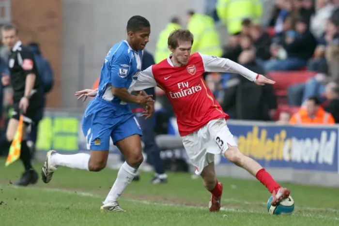 Framed Print : Alex Hleb (Arsenal) Antonio Valencia (Wigan) Framed Print : Alex Hleb (Arsenal) Antonio Valencia (Wigan)