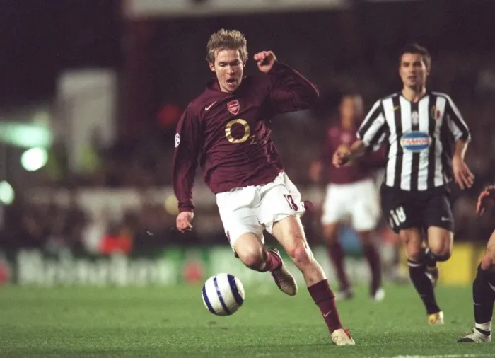 Framed Print : Alex Hleb (Arsenal). Arsenal 2: 0 Juventus