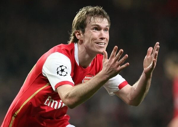 Alex Hleb (Arsenal) can't believe a penalty isn't given after a foul by Dirk Kuyt