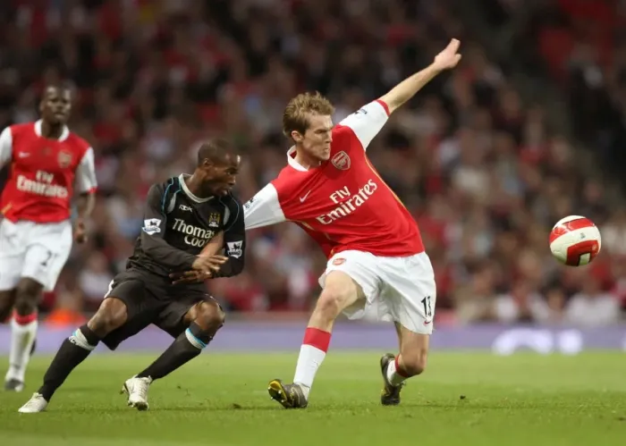 Framed Print : Alex Hleb (Arsenal) DeMarcus Beasley (Man City) Framed Print : Alex Hleb (Arsenal) DeMarcus Beasley (Man City)