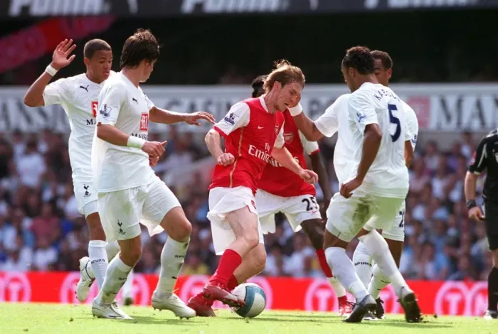Framed Print : Alex Hleb (Arsenal) Jermaine Jenas Framed Print : Alex Hleb (Arsenal) Jermaine Jenas