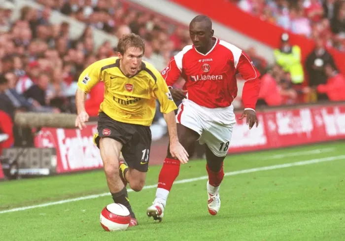 Framed Print : Alex Hleb (Arsenal) Jimmy-Floyd Hasselbaink (Charlton Athletic) Framed Print : Alex Hleb (Arsenal) Jimmy-Floyd Hasselbaink (Charlton Athletic)
