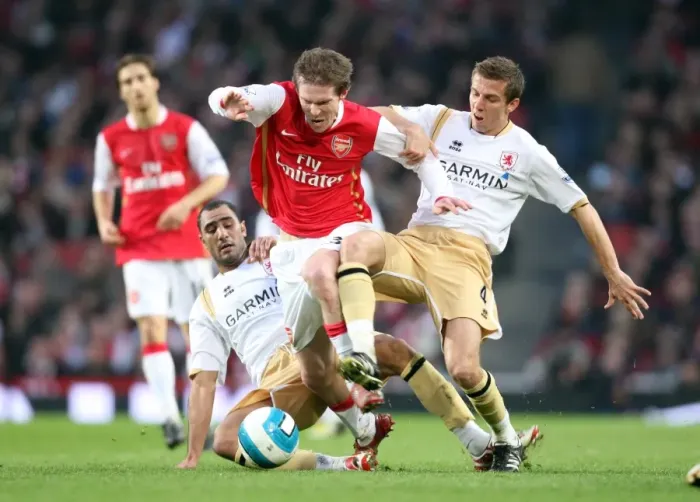 Framed Print : Alex Hleb (Arsenal) Mohamed Shawky and Gary O Neil (Boro)