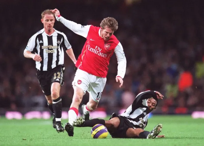 Framed Print : Alex Hleb (Arsenal) Nicky Butt and Nolberto Solano (Newcastle) Framed Print : Alex Hleb (Arsenal) Nicky Butt and Nolberto Solano (Newcastle)