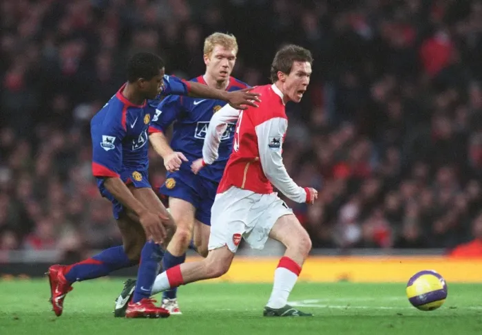 Framed Print : Alex Hleb (Arsenal) Paul Scholes and Patrice Evra (Man Utd) Framed Print : Alex Hleb (Arsenal) Paul Scholes and Patrice Evra (Man Utd)