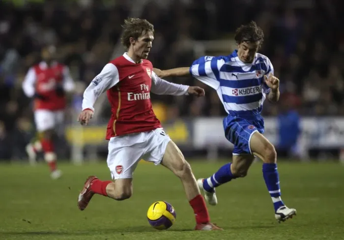 Framed Print : Alex Hleb (Arsenal) Stephen Hunt (Reading) Framed Print : Alex Hleb (Arsenal) Stephen Hunt (Reading)