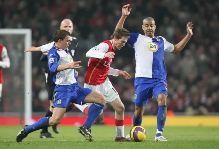 Framed Print : Alex Hleb (Arsenal) Stephen Warnock and Stephen Reid (Blackburn Rovers) Framed Print : Alex Hleb (Arsenal) Stephen Warnock and Stephen Reid (Blackburn Rovers)