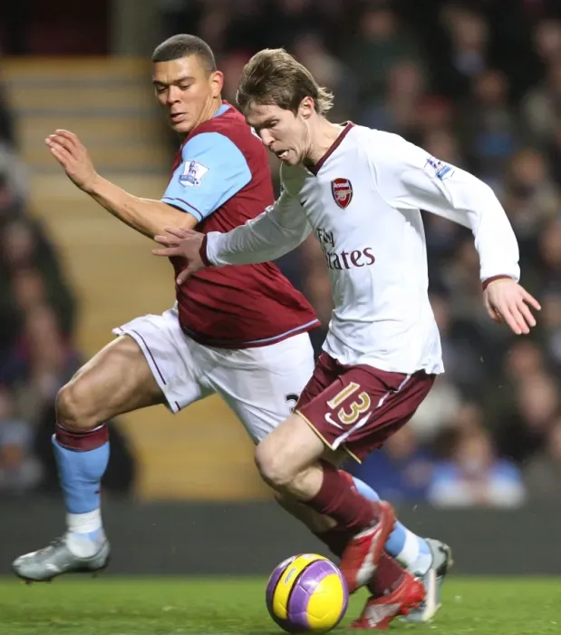Framed Print : Alex Hleb (Arsenal) Wilfred Bouma (Aston Villa)