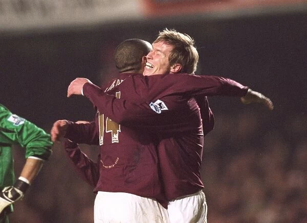 Alex Hleb celebrates scoring Arsenals 7th goal with Thierry Henry