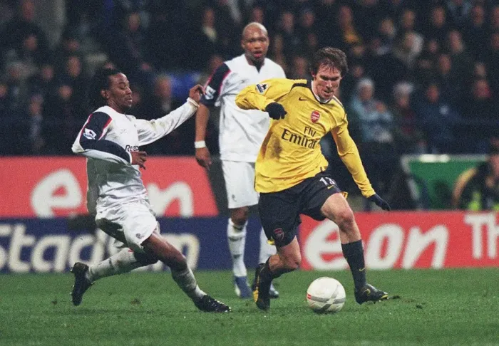 Framed Print : Alex Hleb and Ricardo Gardner Clash in FA Cup: Arsenal's 3-1 Victory over Bolton Wanderers