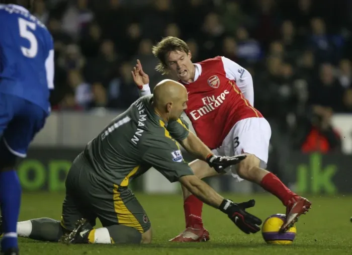 Framed Print : Alex Hleb turns past Reading goalkeeper Marcus Hahnemann to score the 3rd Arsenal goal Framed Print : Alex Hleb turns past Reading goalkeeper Marcus Hahnemann to score the 3rd Arsenal goal