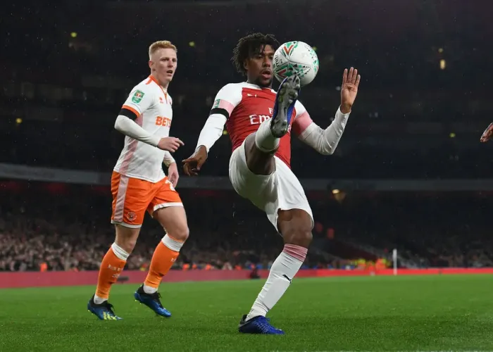 Framed Print : Alex Iwobi in Action: Arsenal vs Blackpool, Carabao Cup 2018-19