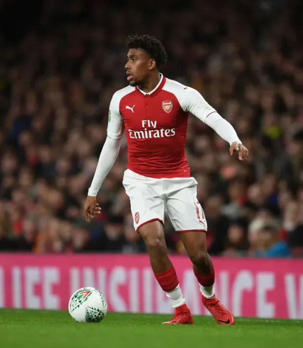 Framed Print : Alex Iwobi in Action: Arsenal vs Chelsea Carabao Cup Semi-Final