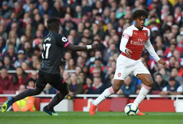 Alex Iwobi in Action: Arsenal Everton Print Art