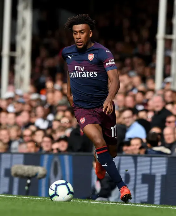 Framed Print : Alex Iwobi in Action: Arsenal vs Fulham, Premier League 2018-19