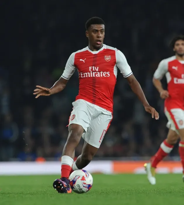 Framed Print : Alex Iwobi in Action: Arsenal vs Reading, EFL Cup 2016-17