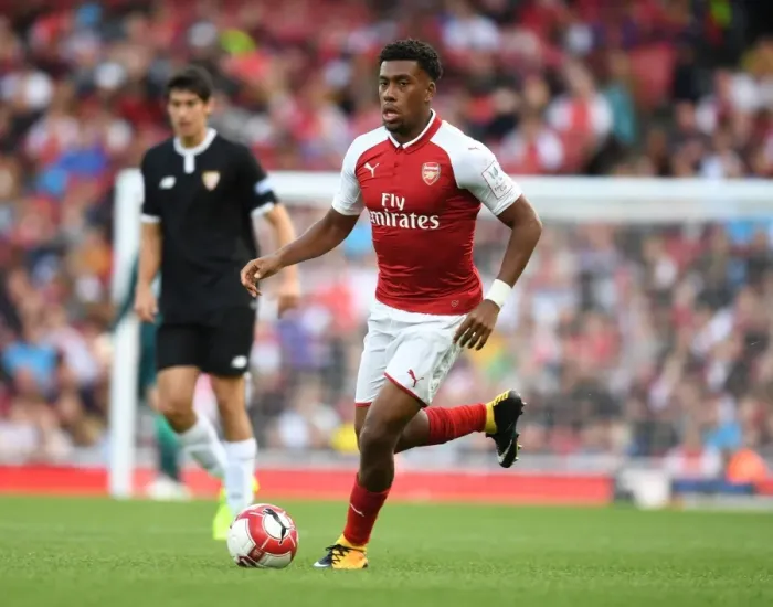 Framed Print : Alex Iwobi in Action: Arsenal vs Sevilla - Emirates Cup 2017-18
