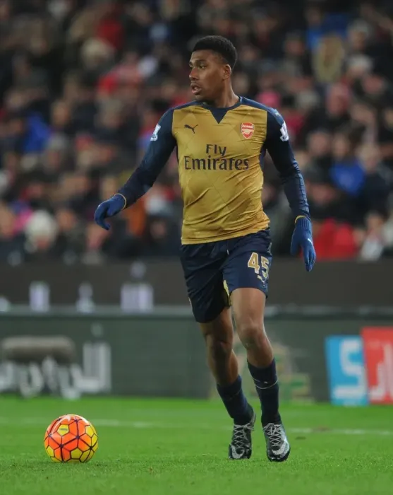 Framed Print : Alex Iwobi in Action: Arsenal vs Stoke City, Premier League 2015-16