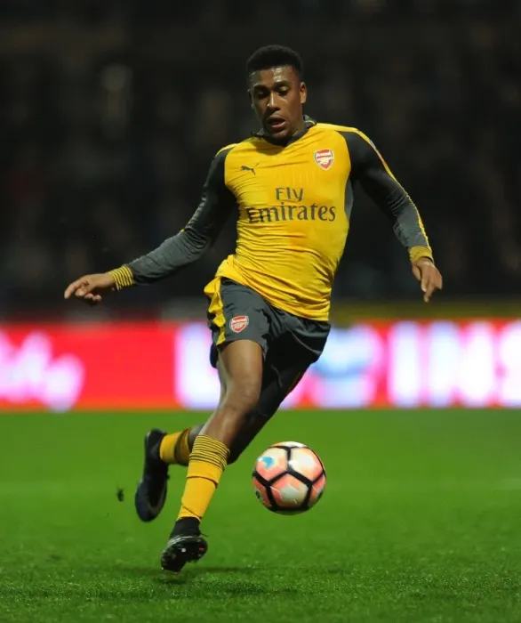 Framed Print : Alex Iwobi in Action: Arsenal's FA Cup Victory over Preston North End (2017)