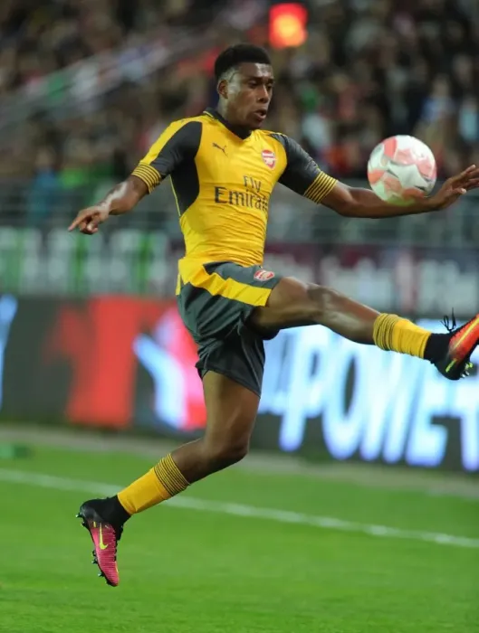 Framed Print : Alex Iwobi in Action: Arsenal's Pre-Season Friendly vs Viking FK (2016-17) Framed Print : Alex Iwobi in Action: Arsenal's Pre-Season Friendly vs Viking FK (2016-17)