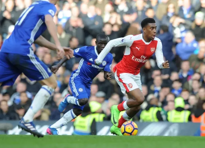 Framed Print : Alex Iwobi in Action: Chelsea vs Arsenal Premier League Clash (2016-17)