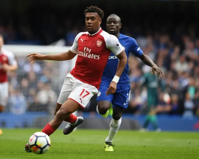 Framed Print : Alex Iwobi in Action: Chelsea vs Arsenal Premier League Clash (2017-18) Framed Print : Alex Iwobi in Action: Chelsea vs Arsenal Premier League Clash (2017-18)