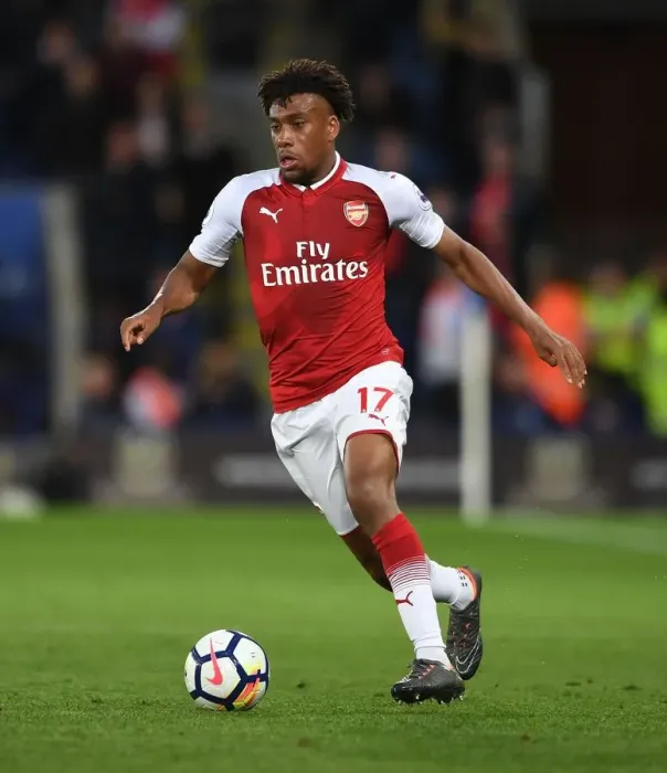 Framed Print : Alex Iwobi in Action: Leicester City vs Arsenal, Premier League 2017-18 Framed Print : Alex Iwobi in Action: Leicester City vs Arsenal, Premier League 2017-18