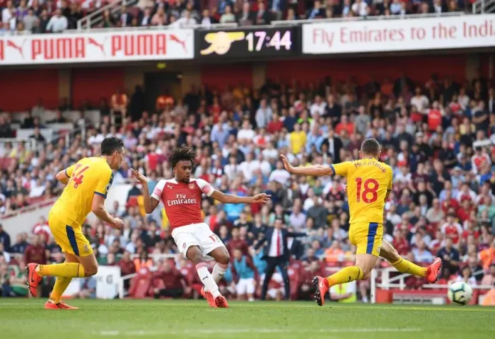 Framed Print : Alex Iwobi (Arsenal). Arsenal 2:3 Crystal Palace