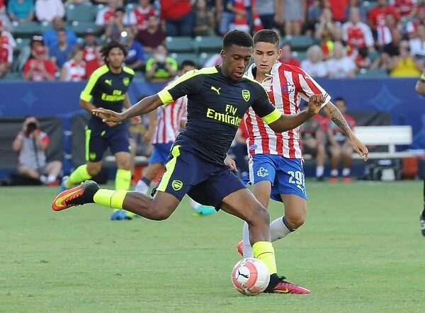 Alex Iwobi (Arsenal) Edson Torres (Chivas). Arsenal 3: 1 Chivas. Pre Season Friendly