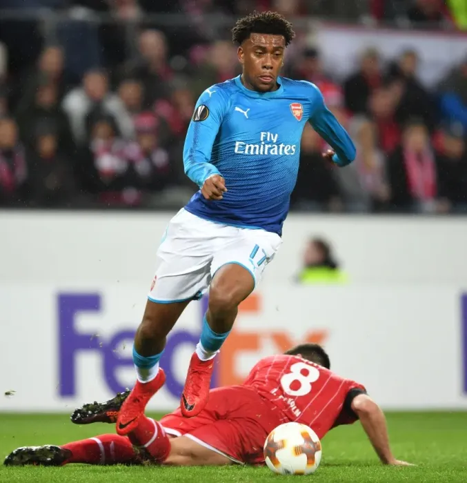 Framed Print : Alex Iwobi Dashes Past Milos Jojic: Arsenal vs. 1. FC Koln - UEFA Europa League 2017-18 Framed Print : Alex Iwobi Dashes Past Milos Jojic: Arsenal vs. 1. FC Koln - UEFA Europa League 2017-18