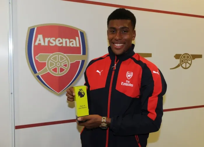 Framed Print : Alex Iwobi Named Man of the Match as Arsenal Edge Past Chelsea (2016-17)