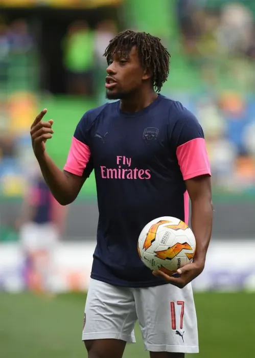 Framed Print : Alex Iwobi Prepares for Arsenal's Europa League Clash against Sporting CP