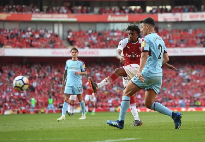 Framed Print : Alex Iwobi Scores Arsenal's Fourth Goal Against Burnley (May 2018)