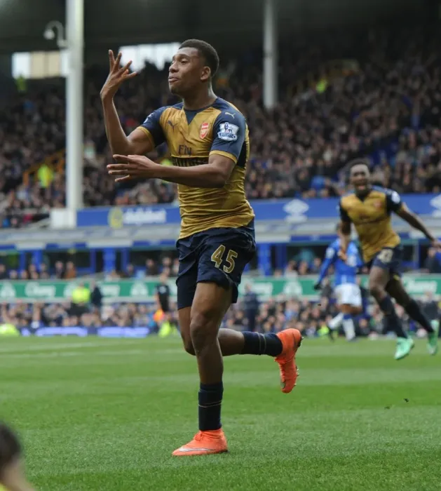 Framed Print : Alex Iwobi Scores Arsenal's Second: Everton vs Arsenal, Premier League 2015-16 - The Moment of Triumph Framed Print : Alex Iwobi Scores Arsenal's Second: Everton vs Arsenal, Premier League 2015-16 - The Moment of Triumph
