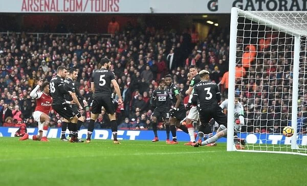 Alex Iwobi Scores Arsenal's Second Goal Against Crystal Palace (2017-18)