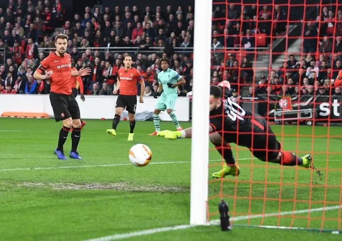 Framed Print : Alex Iwobi Scores the Winner: Arsenal Edge Past Rennes in Europa League First Leg