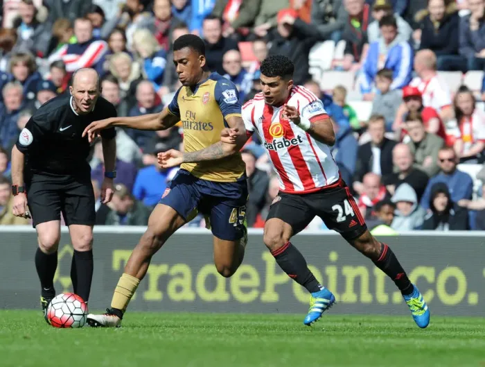 Framed Print : Alex Iwobi Surges Past Deandre Yedlin: Arsenal vs Sunderland, 2015-16 Premier League Framed Print : Alex Iwobi Surges Past Deandre Yedlin: Arsenal vs Sunderland, 2015-16 Premier League