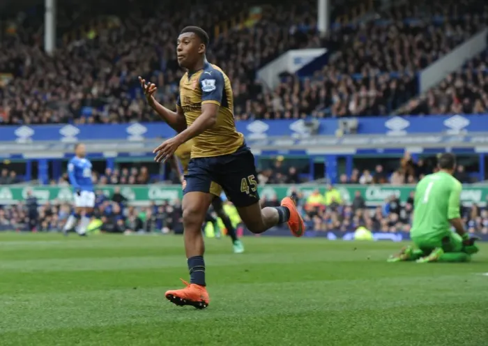 Framed Print : Alex Iwobi's Brace: Arsenal's Victory at Everton, Premier League 2015-16