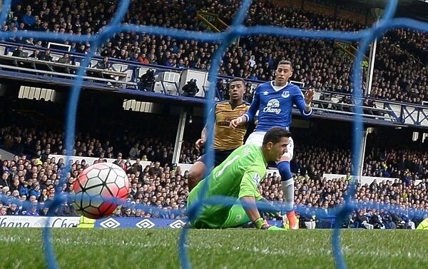 Alex Iwobi's Dramatic Goal: Scores Past Funes Mori and Robles in Epic Everton vs Arsenal Clash
