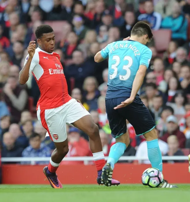 Framed Print : Alex Iwobi's Slick Nutmeg of Swansea's Federico Fernandez during Arsenal's 2016-17 Premier League Match