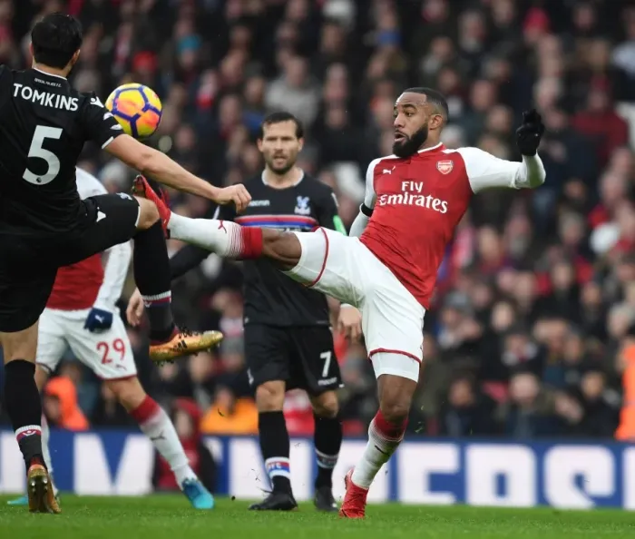 Framed Print : Alex Lacazette in Action: Arsenal vs Crystal Palace, Premier League 2017-18