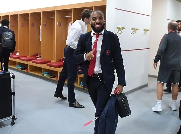 Alex Lacazette: Focused and Ready in Arsenal Changing Room Before Arsenal vs Liverpool, Premier League 2017-18