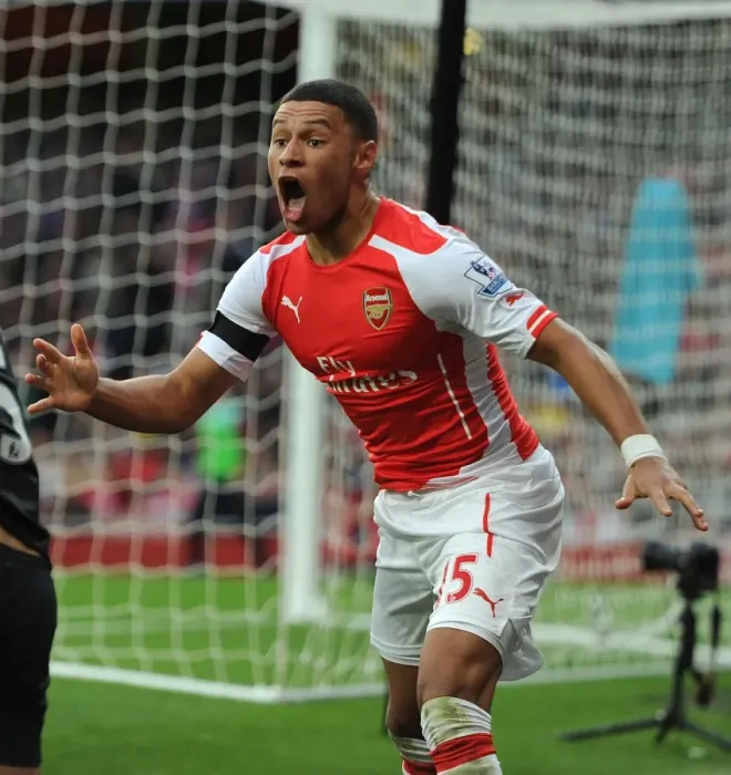 Framed Print : Alex Oxlade-Chamberlain: In Action for Arsenal Against Burnley (2014 / 15)