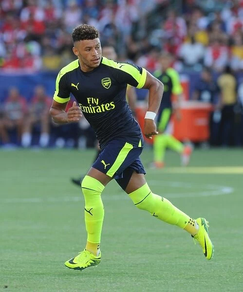 Alex Oxlade-Chamberlain: In Action for Arsenal Against Chivas (2016-17)
