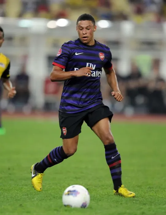Framed Print : Alex Oxlade-Chamberlain: In Action for Arsenal Against Malaysia XI (2012-13) Framed Print : Alex Oxlade-Chamberlain: In Action for Arsenal Against Malaysia XI (2012-13)